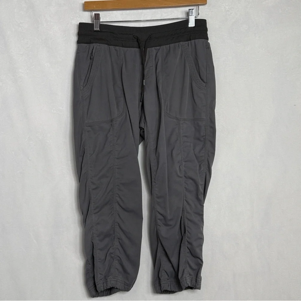 The North Face Yoga Waistband Charcoal Joggers Cropped Women’s Size M
